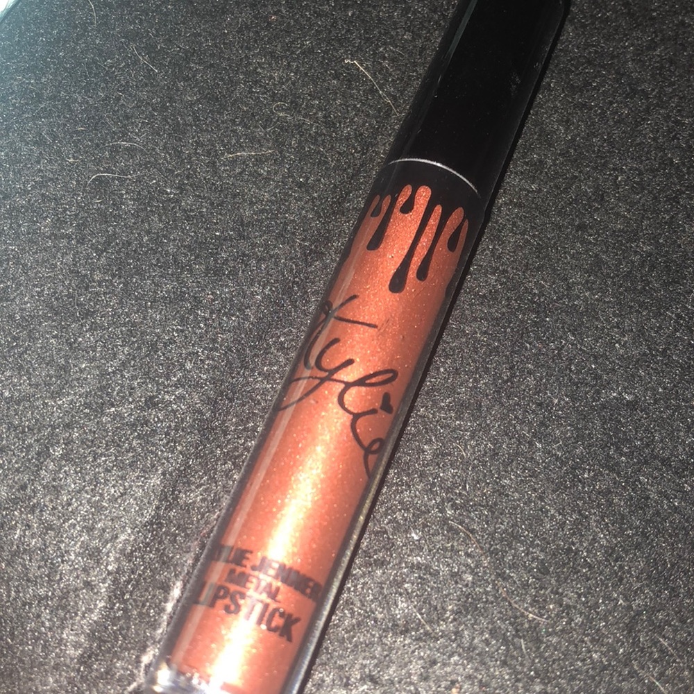 Kylie metal lipstick - reign